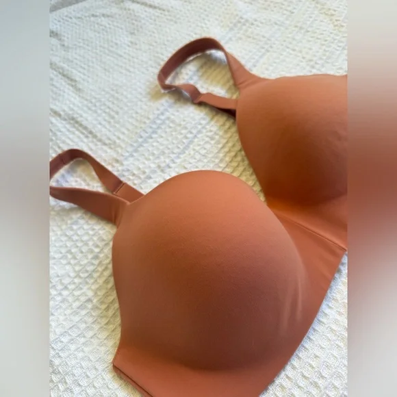 Athleta Ritual Tee Shirt Bra 36D in Coral Orange Soft Padded Smooth No Underwire - Picture 3 of 13